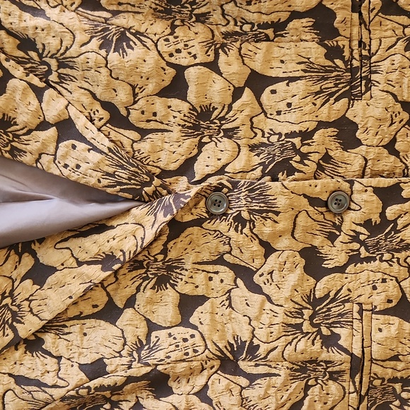 NWOT..Floral Textured Sleeveless Vest - Brown & Tan - Picture 4 of 8